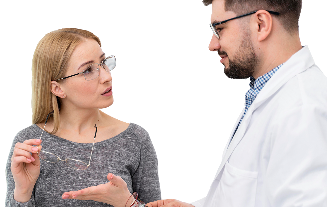 Opticien en cliënt praten met elkaar